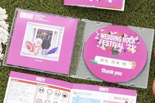 ブライダルアイテム専門店UPLANさんのインスタグラム写真 - (ブライダルアイテム専門店UPLANInstagram)「【フェス婚キャンペーン対象商品🎸まるでアーティスト🎵なCD席札席次表】  昨年から、ちら見せちら見せをしていましたCD席札席次表が遂に‼️ リリースされました‼️‼️💿✨  え⁉️でもCD席札席次表って実際どんなの？🤔 って気になりますよね😎  まず…💡 →CD席札の部分💿 こちらは円盤のCDの形をしたものにゲスト様お一人お一人のお名前がしっかり入っています✨ デザインはHPに記載されているデザインでももちろん可能ですし、 招待状をチケット招待状でご用意された方は統一したデザインにもできます👍✨  次に…💡 →席次表の部分⛪ 全8ページ仕上がりで内容もたっぷり入る✨ 見ごたえも！📣 特別感も！📣 オリジナル感も！📣 一気に詰め込まれた席次表になっています😎🔥熱い内容です(笑)‼️  まずは表紙に本日のタイトルを入れましょう‼️ ※チケット招待状をご注文をいただいた方はぜひ統一したデザインにしましょう  注意事項のアイコンマークには 😷マスクマークや👐アルコール消毒のマークもおわすれなく💡 他に『こんなの入れたいな🤔❗』などありましたらご希望をお聞かせください‼️  席次面には背景の画像を前撮りのお写真にしたり、 エリアマップ風なイラストにしたり、 CDなのでアーティスト感満載のお写真などもこの為だけに撮影してもおもしろいです😎  タイムテーブル風に当日のスケジュールやBGMもわすれずに🎸✨  プロフィール面や一問一答などこちらもどちらかお選びいただけます 思い出のお写真でいっぱいにしたり、 一問一答では、お2人のお写真をきれいにトリミングして載せることも可能ですよ‼️  そして裏表紙にもお写真載せれます🤵👰 本当のCDっぽくバーコードなんかもいれたり、 空想のレコード会社などいれてみたり😎(笑)  とことんこだわりましょう！🔥 楽しみましょう！🔥  デビューしたいな‼️🎸🔥 なんてお考えの新郎新婦様🤵👰 お待ちしております！💪🔥  そしてこちらの商品フェス婚キャンペーン対象になりますのでこの機会にぜひ！！！📣😊  アイテムの詳細は、プロフィール( @uplan_wedding )URLから公式ホームページにお進み下さい♪﻿ ﻿ ♥･*:.｡ ｡.:*･ﾟ♡･*:.｡ ｡.:*･ﾟ♥･*:.｡ ｡.:*･ﾟ♡･*:.｡ ｡.:*･ﾟ♥﻿  💒こんなご時世…なかなかご準備が進まず、急いで準備で、納期が心配な新郎新婦様﻿ ▶お任せください！最短1週間で印刷し納品も可能です💪特急料金などは一切不要です♪﻿ ﻿ 💒コロナの影響で注文数の変更があるかも…？そんなご心配を抱えている新郎新婦様﻿ ▶︎商品発送直前に、決定部数にてご入金頂いてますので直前まで部数の変更は可能です💪﻿ ﻿ 💒直接会って打ち合わせしなくても、メールだけで大丈夫かな…？と心配の新郎新婦様﻿ ▶︎オンライン相談室を開設しました💪ぜひ、ご予約ください☆当社商品とは関係なく、結婚式ご準備で抱えているお悩み、何でもご相談ください💪﻿ ﻿ 結婚式は皆様にとって特別すぎる大切すぎる1日！その大切な1日は幸せいっぱいであってほしい❣️﻿ ﻿ UPLANはそんな気持ちで新郎新婦さまを全力で応援しているブライダルアイテム専門店です！﻿ ﻿ ♥･*:.｡ ｡.:*･ﾟ♡･*:.｡ ｡.:*･ﾟ♥･*:.｡ ｡.:*･ﾟ♡･*:.｡ ｡.:*･ﾟ♥﻿  #ペーパーアイテム #招待状 #席次表 #席札 #結婚式招待状 #招待状手作り #招待状diy #結婚式席次表 #結婚式席札 #2021春婚 #2021夏婚 #2021秋婚 #2021冬婚 #プレ花嫁2021 #結婚式延期 #負けるなちーむ2021﻿ #ちーむ0206 #ちーむ0207  #ちーむ0213 #ちーむ0214 #ちーむ0220 #ちーむ0221 #ちーむ0227 #ちーむ0228」1月10日 19時08分 - uplan_wedding