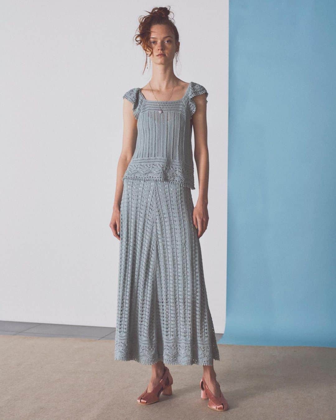 ファーファーのインスタグラム：「【NEWS】 2021 SPRING COLLECTION PRE ORDER   公式オンラインストア及びウサギオンラインにて 春の新作のプレオーダーがいよいよスタート！ どこよりも早く新作をご覧いただける機会を ぜひお見逃しなく。  ＊一部商品は発売を開始しております。  tops ¥16,000＋tax skirt ¥21,000＋tax earrings ¥6,000＋tax necklace ¥6,000＋tax shoes ¥21,000＋tax  1/8(金)12:00～1/10(日)23:59までの3日間、 2021 SPRING COLLECTIONをご予約いただいた方には MAカード+5％をプレゼント！  @furfur_official @furfur_official_staff  #FURFUR #ファーファー」