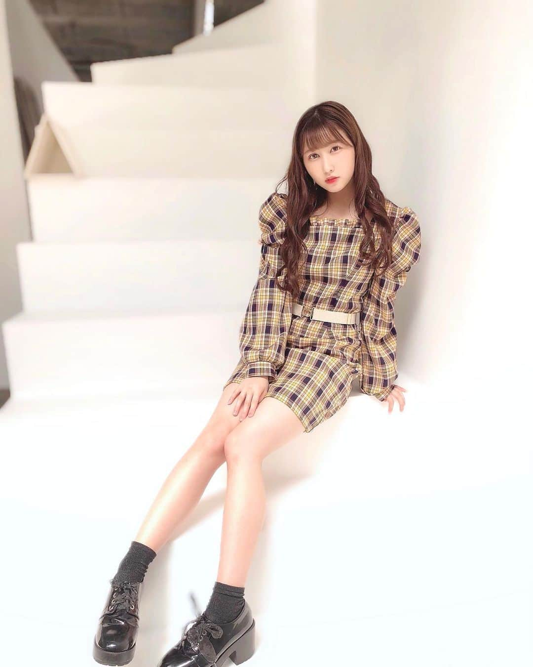 山本杏奈のインスタグラム：「🖤💛🖤  チェックの洋服すき☺️👗  #杏コーデ」