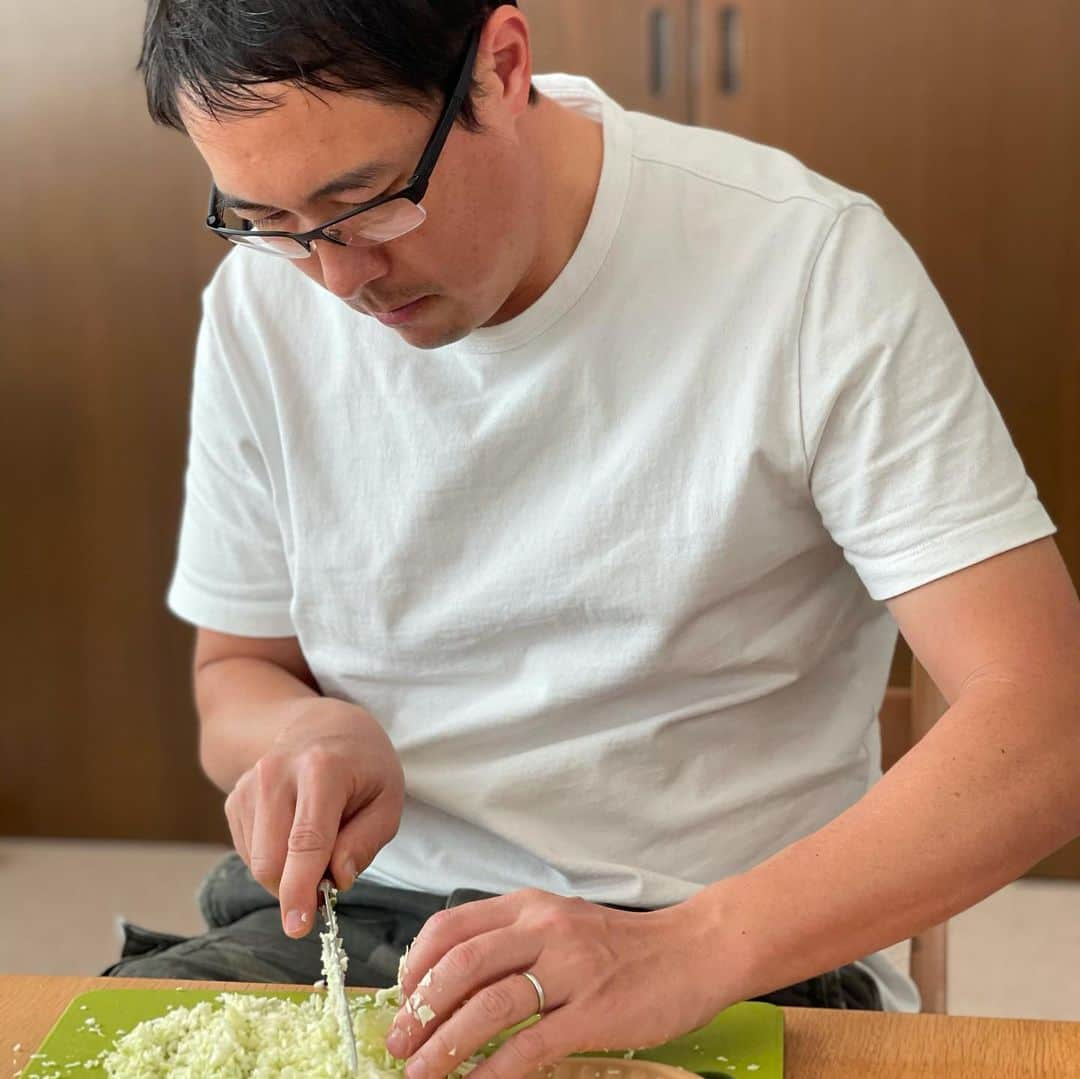 杉山愛さんのインスタグラム写真 - (杉山愛Instagram)「🥟餃子ナイト🥟 うちのメンズがキャベツも細かくみじん切りして、味付けも上手にして、美味しく焼いてくれました😋 私は食べる専門😆😆 最高の夜でした🌉」1月10日 19時31分 - aisugiyamaofficial