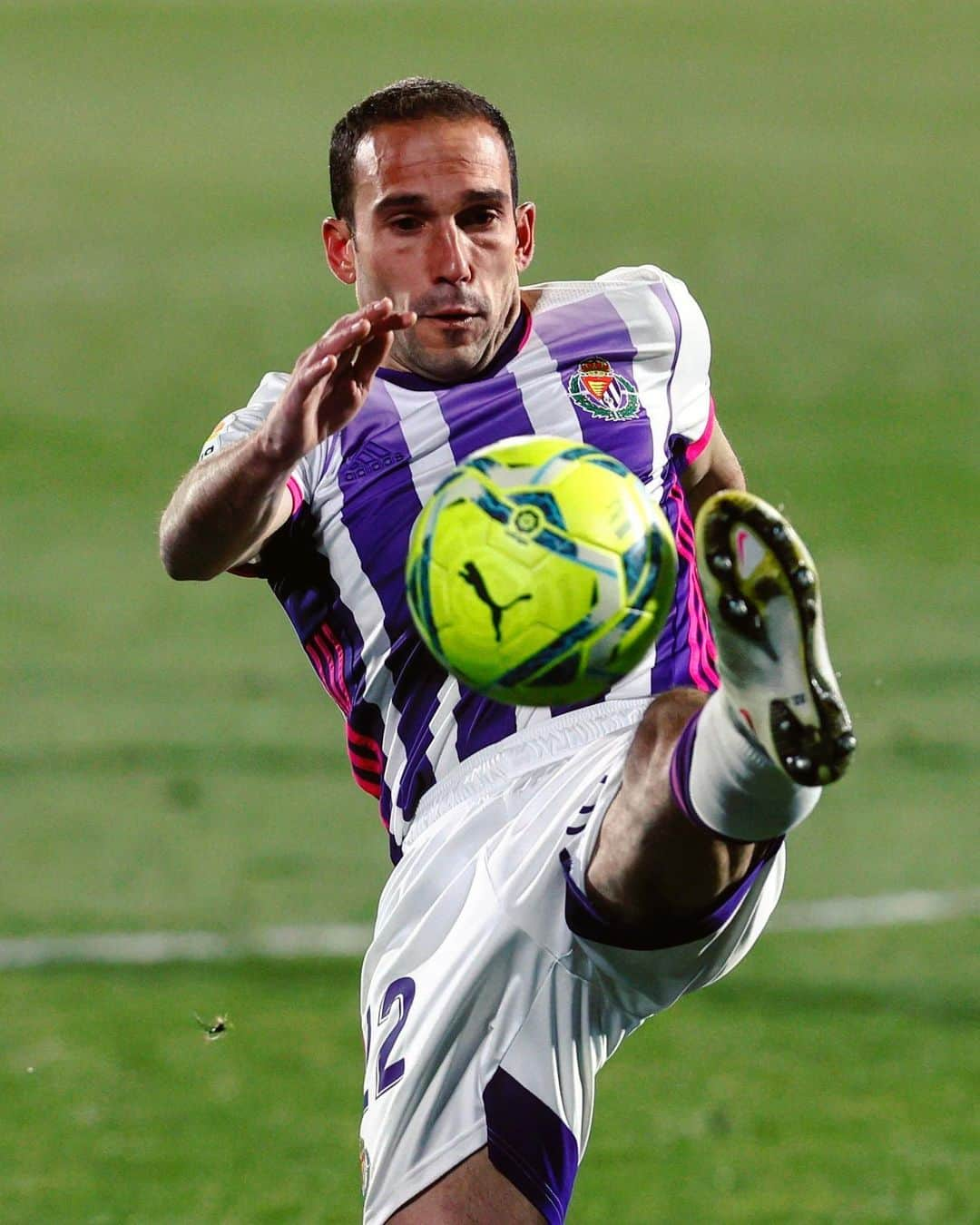 LFPさんのインスタグラム写真 - (LFPInstagram)「@nacho_mar takes control! ⚽️  ¡Nacho lo tiene controlado! ⚽️  #Nacho #RealValladolid #LaLiga #LaLigaSantander」1月10日 19時33分 - laliga