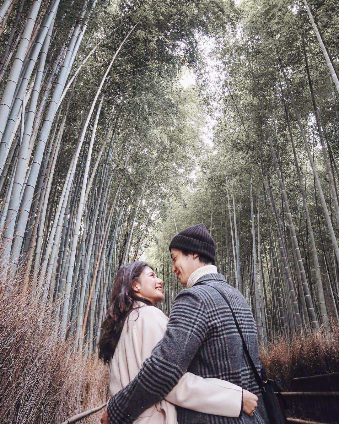 畑有里紗さんのインスタグラム写真 - (畑有里紗Instagram)「11月行った京都の竹林🎍 2人とも関西出身なのに初めて行った🤗  @sho_arii.wedding  #ありーとしょーちゃん#夫婦#京都#竹林#京都観光#ariitrip#kyoto#arashiyama#嵐山#夫婦旅行」1月10日 19時44分 - arii_m36