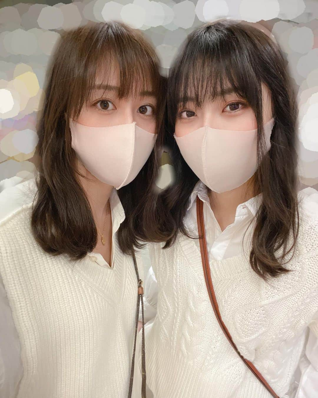 斎藤ちはるさんのインスタグラム写真 - (斎藤ちはるInstagram)「少し前に、妹とおそろコーデしました👭 . 妹は、私とお揃いの服を着て夢の国に行きたいんだって😳 早く安心して行けるようになりますように✨ . . #白シャツ #ベスト #コーデ #マスク も #お揃い #茶色 の #斜めがけバッグ も #リンク #なんだかんだ #仲良し . . #斎藤ちはる#テレビ朝日アナウンサー#テレビ朝日#テレ朝#アナウンサー#姉妹#姉妹コーデ#リンクコーデ#オソロコーデ#オソロ#おそろコーデ#おそろい#おそろ#白シャツコーデ#ベストコーデ#白ニット#ニット#家族#妹#妹と」1月10日 19時38分 - chiharu_saito_ex