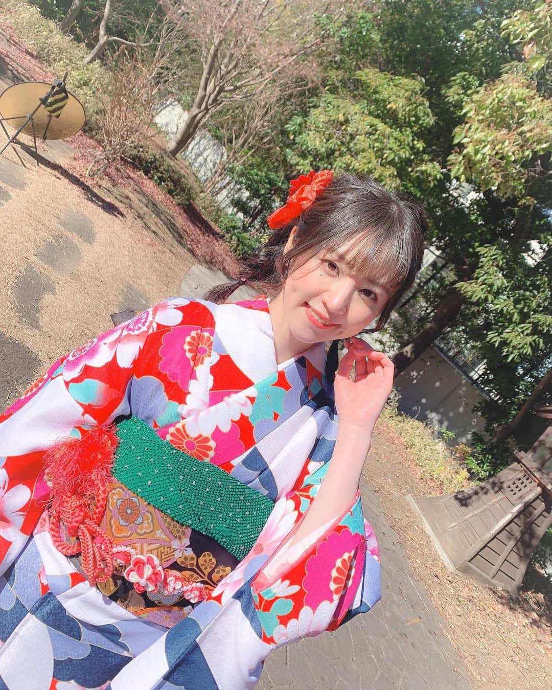 船岡咲のインスタグラム：「・﻿ ・﻿ ○﻿ ﻿ 振袖撮影、、、﻿ ﻿ 赤い振袖におさげ﻿ ﻿ 🎍🇯🇵🐮♥️﻿ ﻿ ﻿ ﻿ ﻿ #改めて﻿ #あめましておめでとう﻿ #今年もよろしくね﻿ #撮影﻿ #振袖﻿ #和服﻿ #和﻿ #着物﻿ #晴れ着﻿ #編みこみ﻿ #おさげ」