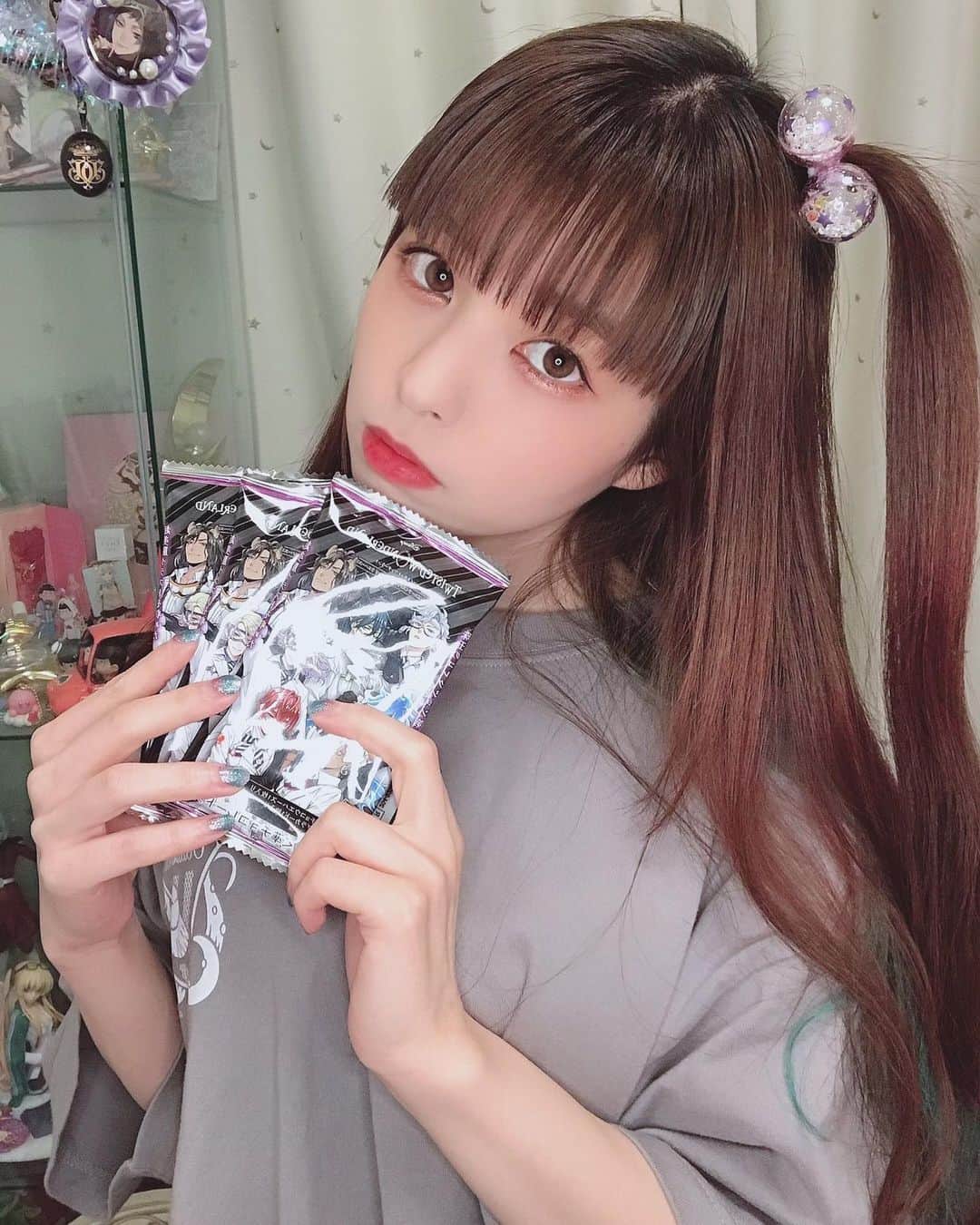 春奈るなのインスタグラム：「本日21時頃からインスタライブをやります💜 ウエハースとか開封しながらの生配信〜〜☺️💜 もしよかったら、みんなも手元にブラインドグッズをご用意ください〜☺️ 一緒に同時開封式やろ〜😌💜 是非ご覧ください💜  #instagramlive」