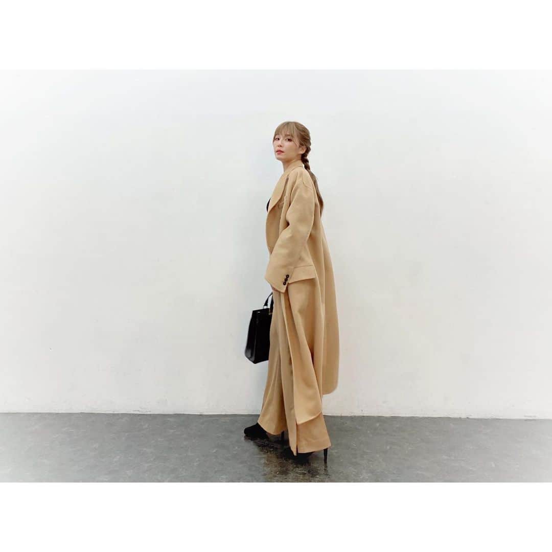 宇野実彩子さんのインスタグラム写真 - (宇野実彩子Instagram)「.﻿ アップし忘れていたある日の私服😉👗﻿ スラックス×ロングコートは、できる女風なかっこいいシルエットで好きだな💁‍♀️﻿ コートは両親と買い物に行った時に一緒に選んだものです♥️﻿ ﻿ #coat @prada ﻿ #tops #pants @lavanda.jp ﻿ #bag @gucci ﻿ #boots @louboutinworld ﻿」1月10日 19時52分 - misako_uno_aaa