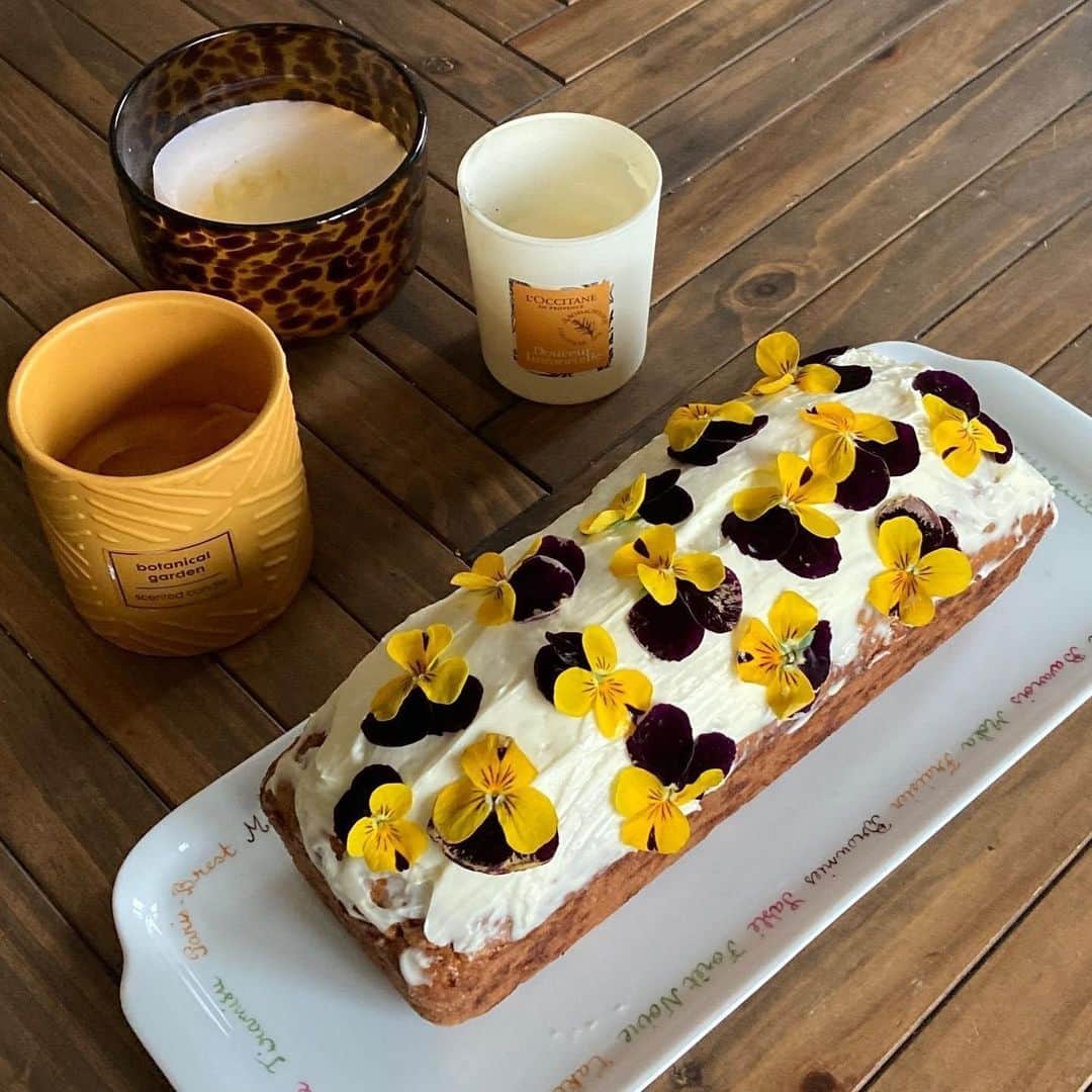 ロクシタンのインスタグラム：「Hope everyone has been keeping up with their #SelfcareSunday resolutions. Here is some inspiration for all of you who said they would try new recipes this year from @tea_phainedulac ✨⁣ ⁣ 💬 Which resolutions did you decide on this year?⁣ #NewYearNewYou #SelfcareSunday #baking #Loccitane⁣」