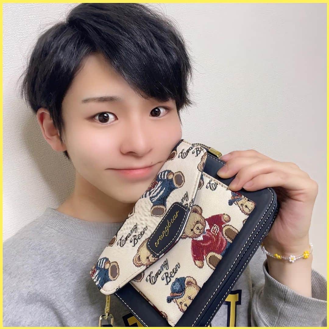 ぴろPIROのインスタグラム：「自然と可愛いものに目が行って 気がついたら手に取ってる。  「そろそろ痛いよ」  って思われてるかもしれないけど だってしょうがないじゃん！ 可愛いんだもん。  誰がなんと言おうと 俺は可愛いを好きでいたい💛  #大人かわいい  @pinkcarrot_shop」