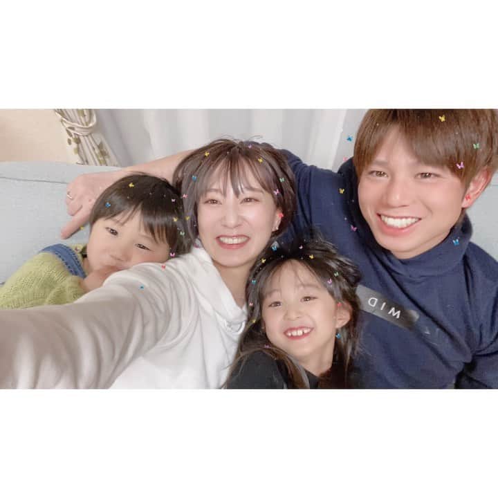 のインスタグラム：「. snow🙌 . みんなで写真撮ると誰か半目になるのあるあるだよね😂😂 . シャッターボタン押す指つりそうになったのは歳のせいでしょうか。爆笑 . 2021.01.10」