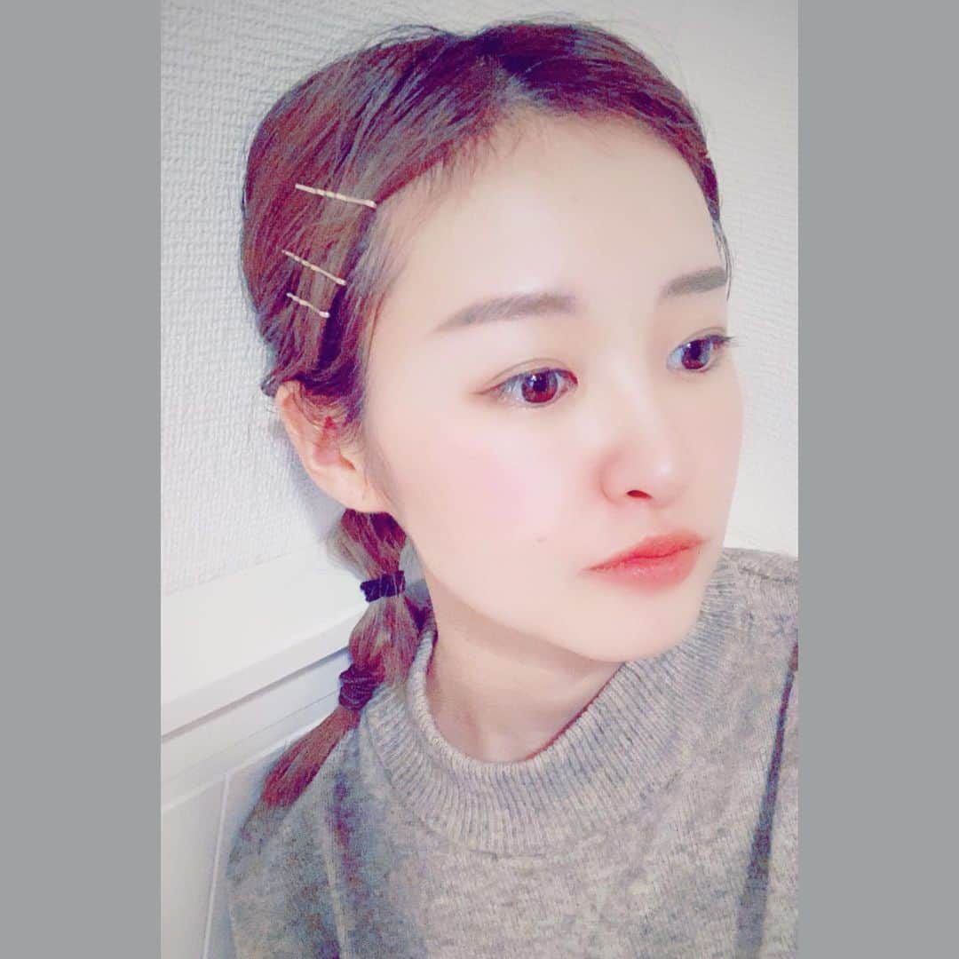 motoのインスタグラム：「疲れて髪ボサボサの時の対処法を見つけた #ひたすら結ぶ #ひたすら留める」