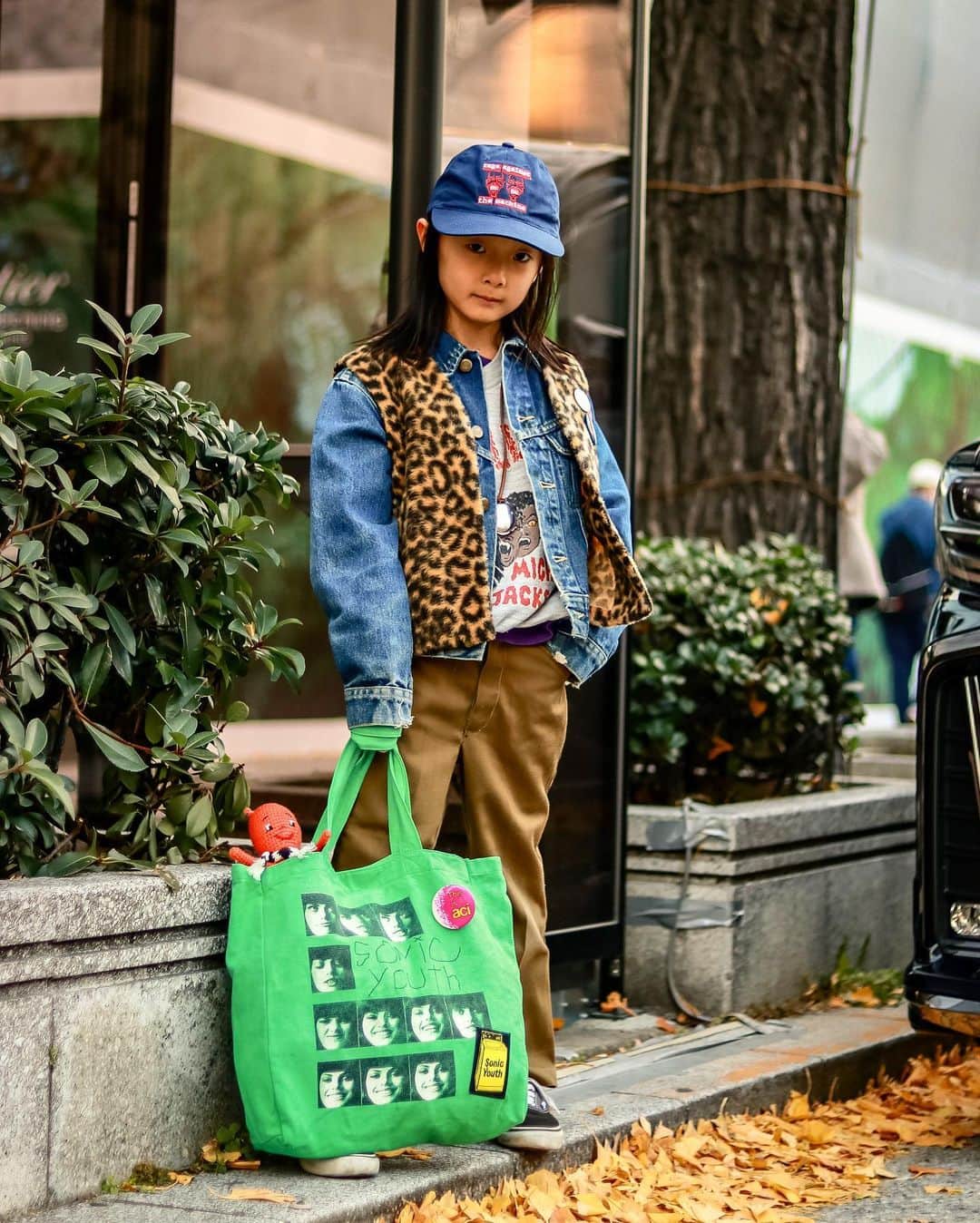 のインスタグラム：「【スナップ】 Name: しんのすけ Age: 7 Occupation: 小学1年生  Vest #used Jacket #used Short #used Pants #used Shoes #VANS Cap #used  Photo by @shogomaru_by  #スナップ_fs #fashionsnap #fashionsnapwo_men #snap #ファッションスナップ #streetsnap #ストリートスナップ #japan #tokyo #fashion #streetstyle #streetwear #streetscene #ストリートファッション #style #コーディネート #tokyofashion」