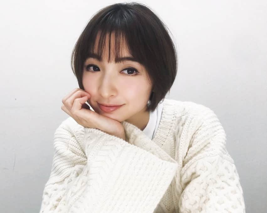 篠田麻里子さんのインスタグラム写真 - (篠田麻里子Instagram)「私がイメージモデルをしているナイトアイボーテ💁‍♀️  美容成分が入ってるのでお肌にも優しくてお気に入りです😊 今年もナイトアイボーテで二重ケア頑張りましょう♡  @nighteyebeaute  #ナイトアイボーテ #可愛いは作れる #PR」1月10日 20時17分 - shinodamariko3