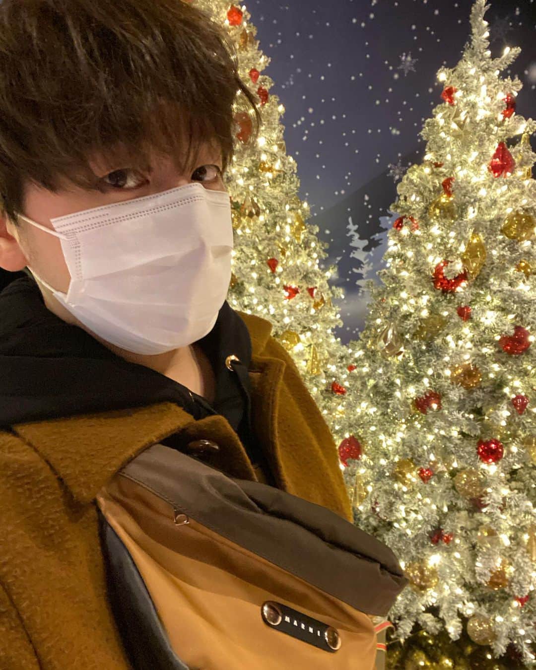 クォン・スンイルのインスタグラム：「#아직도 #크리스마스 🎄 🦌 🎁」