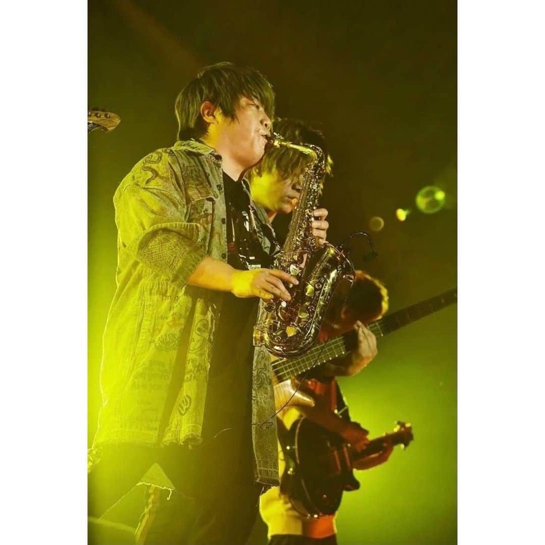のインスタグラム：「UVERworld / ARENA LIVE 2020 #UVERworld #arenalive2020 #styling graphic paint @kenjisatoo」
