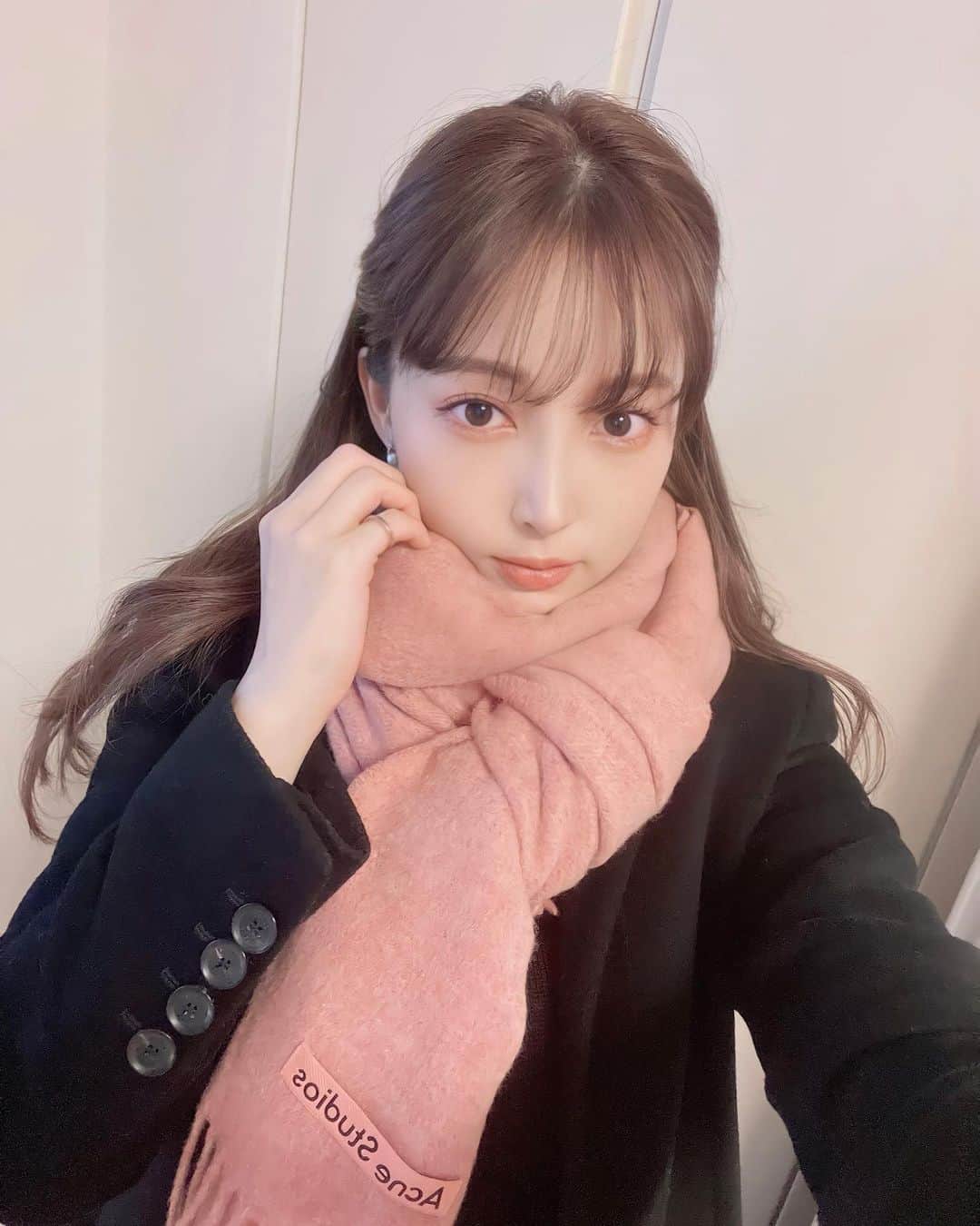 のインスタグラム：「@acnestudios  くりまるのお散歩に🧣💟🐻‍❄️」