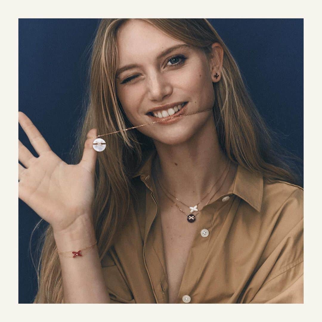 Chaumetさんのインスタグラム写真 - (ChaumetInstagram)「Jeux de Liens. Joyful and timeless jewels to seal life’s happy moments. #Chaumet #StoriesofLiens #ChaumetLiens #JeuxdeLiens」1月10日 20時29分 - chaumetofficial