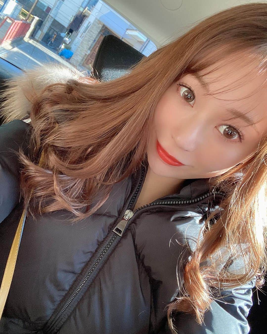 karen okajimaさんのインスタグラム写真 - (karen okajimaInstagram)「ㅤㅤㅤ ㅤㅤㅤ 今年もっ❤️ななさんの所で脳洗浄してきたっ🥰  1時間半くらいみっちり脳やデコルテや首や 顔をマッサージして下さるから終わった後 ほんまいつもめちゃくちゃスッキリー！！  2枚目にビフォーアフター載せてるんやけど 毎回びっくりするくらいかわる🥺👏  頭も小さくなるし脳も本当にスッキリ！！！ 脳も疲れてるから定期的に癒してあげないと🤗  してもらってる時は全然痛くなくて 気持ちよすぎていつも爆睡してしまう🤣笑 男性も女性もOKだよ✨  ぜひななさんにDMしてみてねんっ🤗❤️  #脳洗浄 #parafuse#parafuse大阪#parafuse神戸#オールハンド#小顔#小顔調整#脳脊髄液#脳脊髄液を流す#自律神経#自律神経を整える#アンチエイジング#リフトアップ#エステ#美容#健康#セラピスト #岡島かれん #東京脳洗浄 #大阪脳洗浄 #神戸脳洗浄」1月10日 20時29分 - karenokajima0318