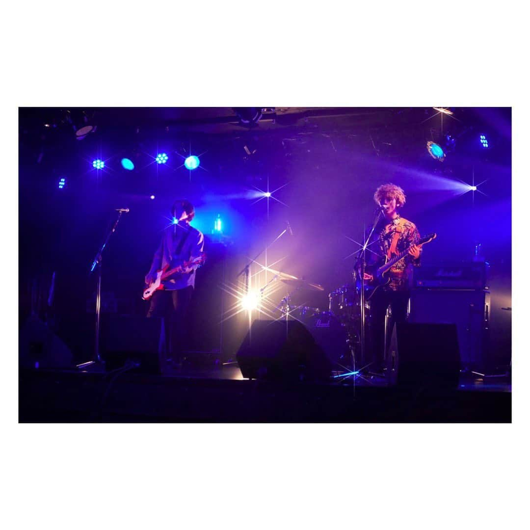 【公式】ドラマL「3Bの恋人」さんのインスタグラム写真 - (【公式】ドラマL「3Bの恋人」Instagram)「🎸  #ABCテレビ （関西）で今夜11:55より放送スタート❕  放送終了後には見逃し配信もありますので、 全国のみなさまぜひよろしくお願いします🥺💓  ユウたちビヨブルの曲を作ってくださったのは なんと！#FLOW の#TAKE さん🎼 『Brand New Day』 絶対リピートが止まらない😉💫  主題歌以外の音楽は全てTAKEさんのものです🎊 ぜひ音楽にもご注目を😳  #3Bの恋人 #神谷健太 #前山剛久 #穴山昴」1月10日 20時45分 - abctv_drama