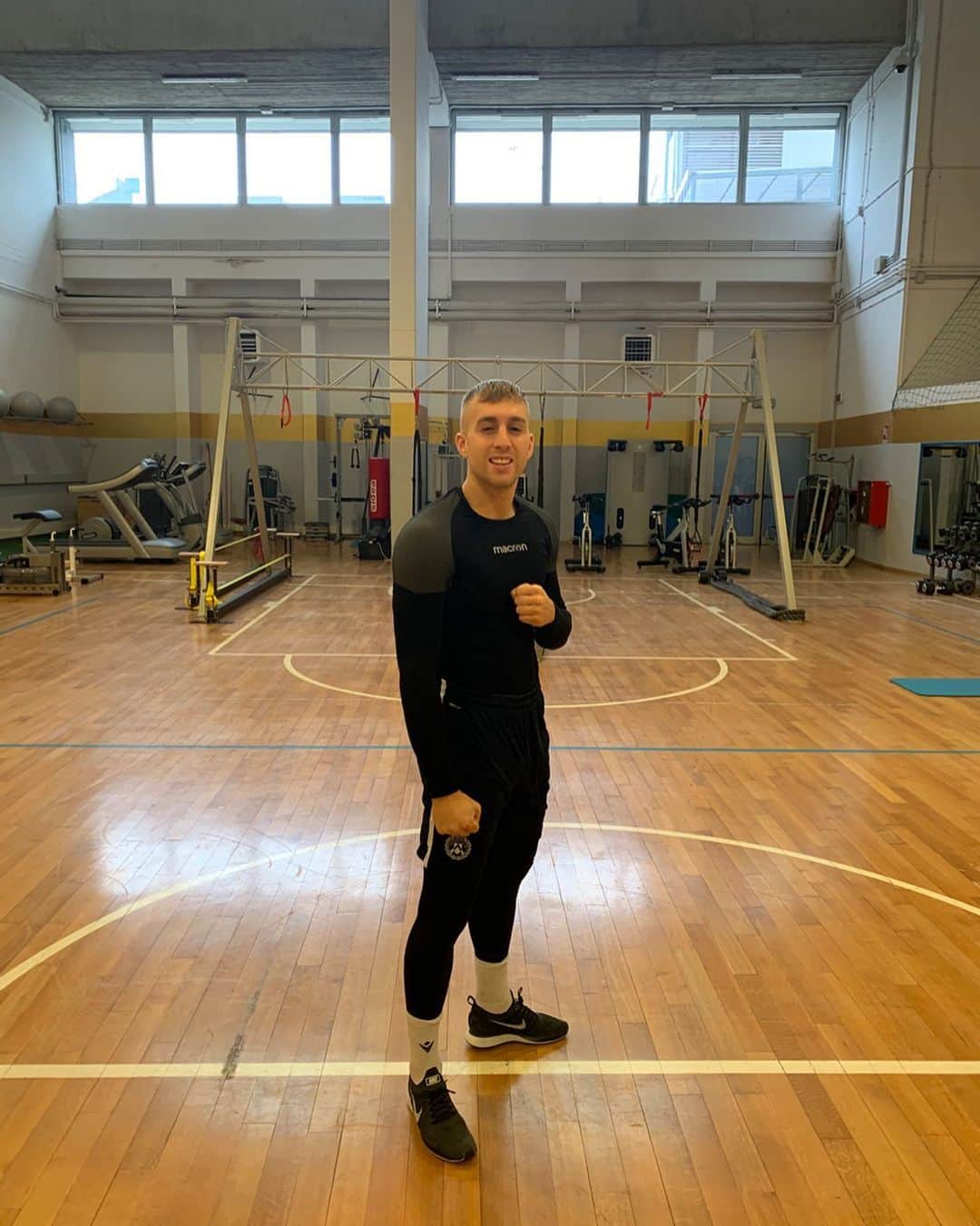ジェラール・デウロフェウのインスタグラム：「Gli infortuni sono la parte peggiore del calcio, però sono cosciente ed esperto abbastanza per sapere che se ne esce solo con pazienza e costanza nel lavorare duro 💪🏻  Injuries are the dark side of football, but I’m aware and experienced enough to know that you only get out of them with patience and consistency in the hard work 💪🏻」