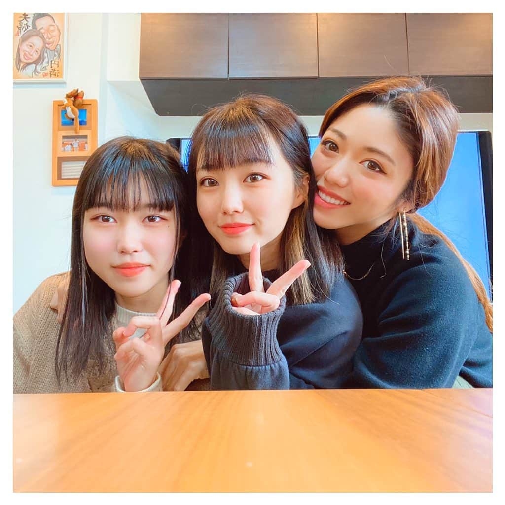 ARIKAのインスタグラム：「可愛い従姉妹🧡 . わたしの可愛い従姉妹ちゃん☺️ よく見るとちょっと似てるよね（笑） 大人になっても仲がいいのは本当いい事❣️ 次香川帰ったらlunch行こうね✨ . #従姉妹 #family #可愛い #歳下 #香川県 #地元 #実家 #大好き #workout #makeup #hair #me #girl #swag #l4l #love #selfie #bestoftheday #followme #dog #lovedogs #お洒落さんと繋がりたい #コロナに負けるな #おうち時間 #家族 #年末年始 #思い出」