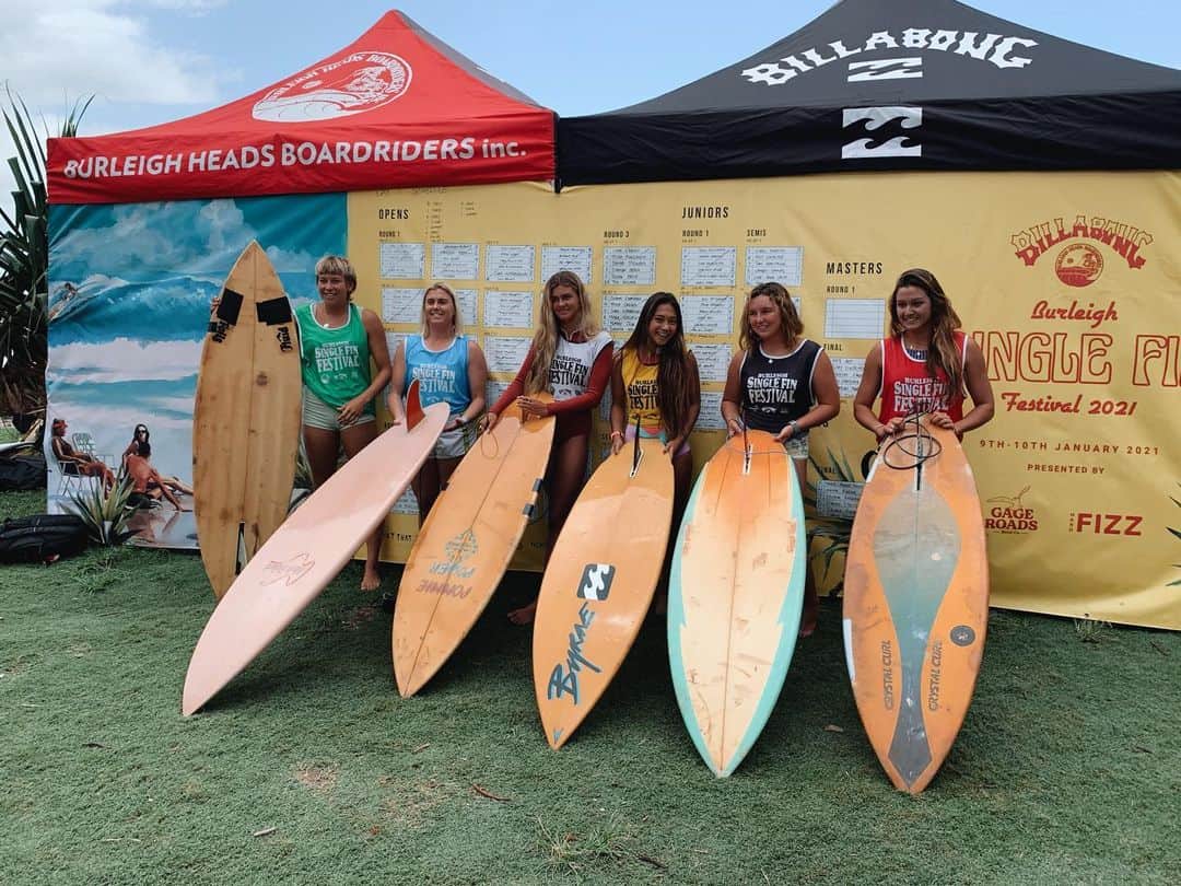 Lilliana Bowreyさんのインスタグラム写真 - (Lilliana BowreyInstagram)「girls take on the single fin ⚡️ thank you @burleigh_boardriders @billabong_australia for holding yet another one of my fav comps ever ❤️」1月10日 20時48分 - lillianabowrey