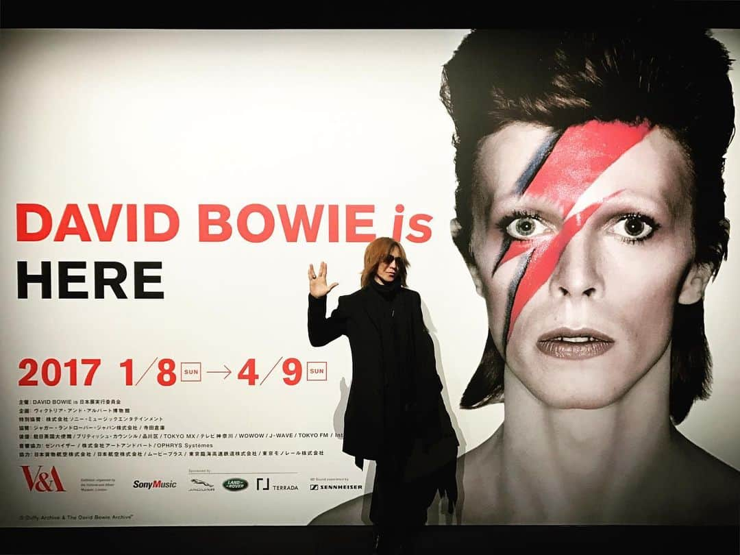 SUGIZOさんのインスタグラム写真 - (SUGIZOInstagram)「Five Years...  Today is the 5th anniversary of David Bowie’s passed away.  Mr. BOWIE, You are my completely favorite hero forever and ever.  Wish you are this would now...」1月10日 20時50分 - sugizo_official