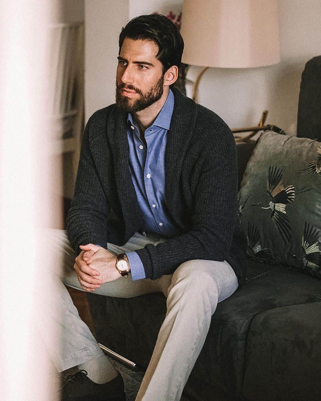 ハケットのインスタグラム：「Want to layer up in style? Pair our slim fit shirts with our chinos and our merino wool-cashmere cardigan like @carlos_domord and have warmth and comfort work on your side #STAYHackett」