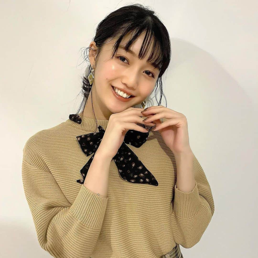 のインスタグラム：「2月号「ノンノモデルの私服、いっき見せ！」から菜々花のオフショット！🌸✨﻿ ﻿ 菜々花のドーリーなお顔に、フェミニンなリボンがお似合い…🥺🎀🤎﻿ 本誌では愛用のバッグやお気に入りのリップも紹介してくれたよ💄まだの方は、ぜひ2月号をチェック🔍💨﻿ ﻿ #nonno #nonno_magazine #nonno2月号 #松川菜々花﻿ #この笑顔にいつも癒されています😚♡」