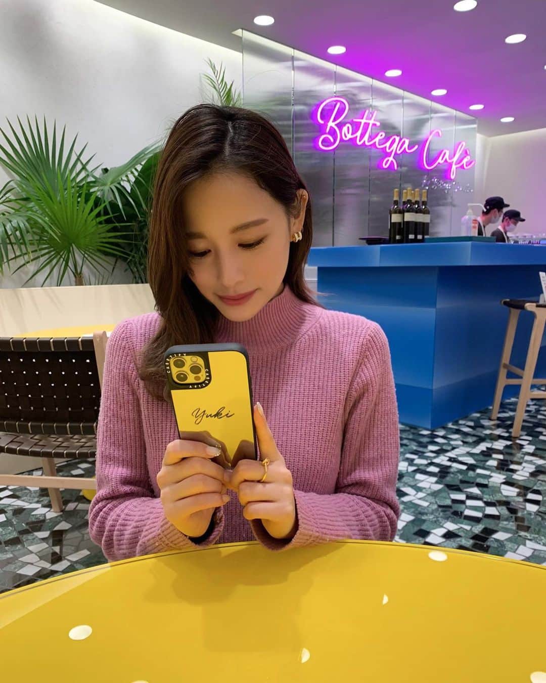 吉岡結紀のインスタグラム：「✐☡ ・ やっとiPhone12pro届いた🤍 ケースは @casetify のミラーケース✨ 鏡代わりになるから便利すぎるし好きにデザイン出来るから とってもお気に入り🥰 ・ #casetify #casetifyミラーケース #stateyourcase #iphone12pro」