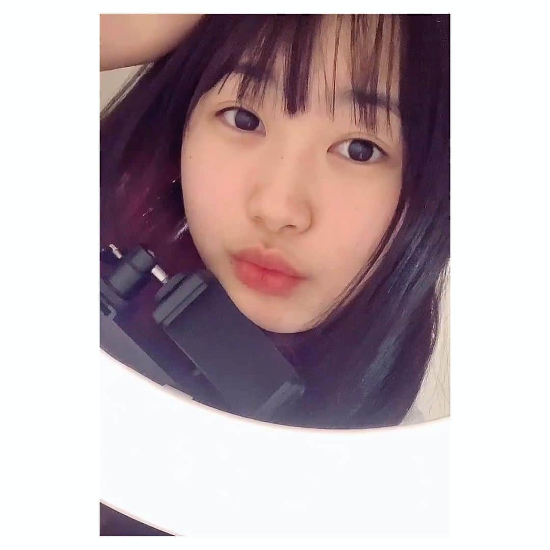 川合菖蒲のインスタグラム：「・ ＊ •*¨*•.¸¸♬︎  明日も休みで嬉しすぎっ♡♡  でも 明日はやる事がいっぱいだぁ💦  終わるかな・・・➰  #三連休 #お家で過ごそう #宿題 #やる事いっぱい #リングライト」