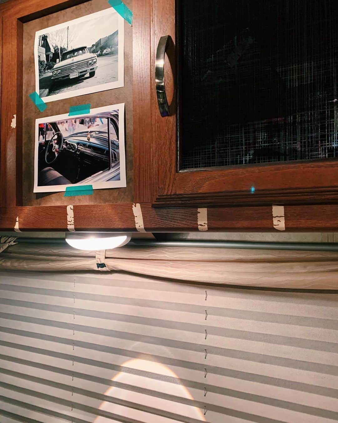 のインスタグラム：「I'm a rainbow hunter in trailer house🌈」