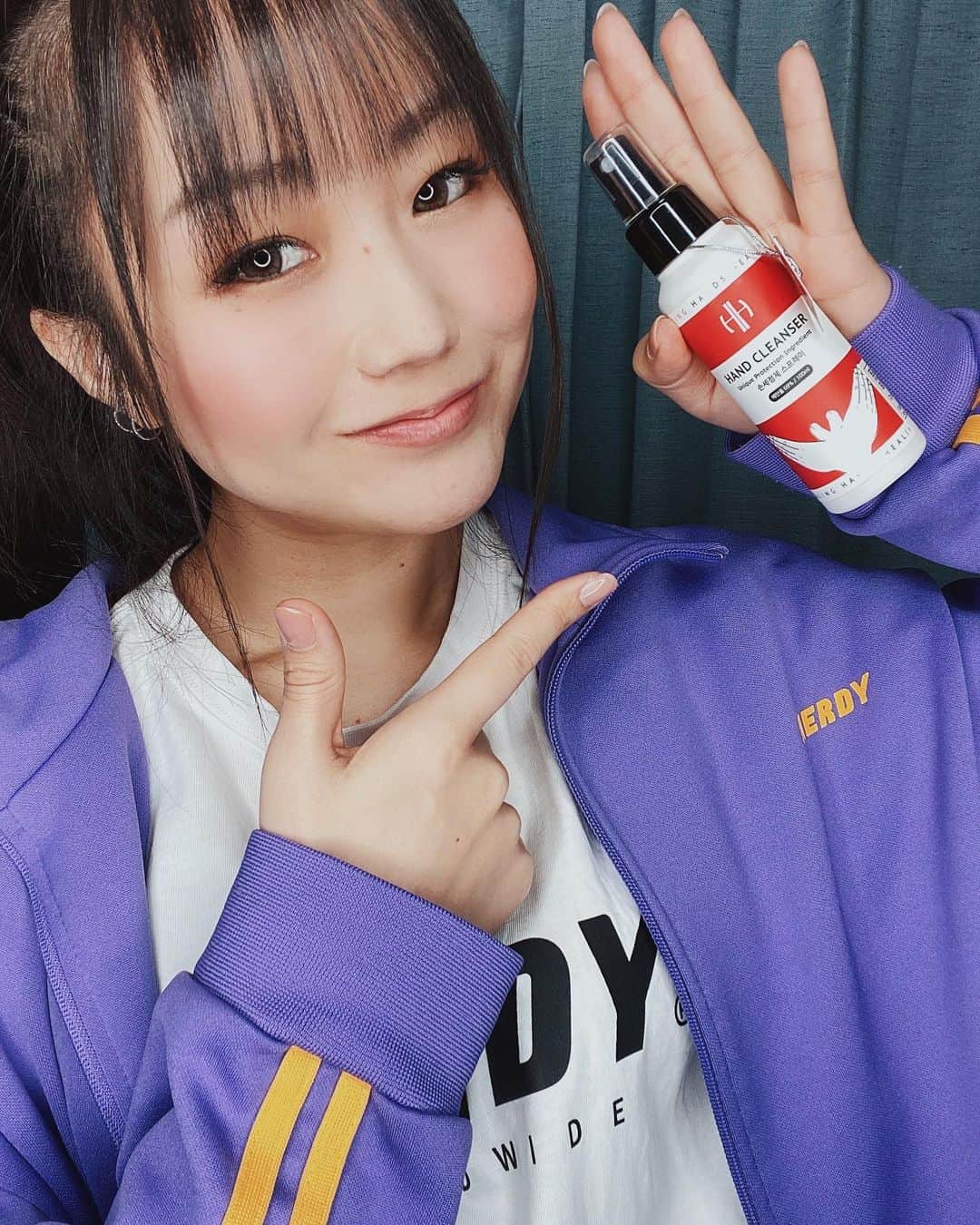 のインスタグラム：「アルコール濃度が高ければいいという訳じゃなく 60～80%の含有率が良いらしい✨ このハンドクレンザーはアルコール含有率 69%なんだ🙋‍♀️. . . .  #ハンドクレンザー　#アルコール除菌　#アルコールハンドジェル　#除菌　#除菌スプレー　#ウイルス対策 @noel__korea . . .」
