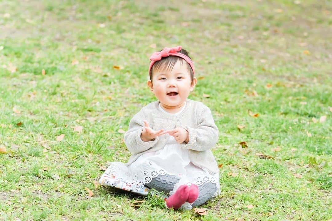 Photream-こどもと家族の成長写真-さんのインスタグラム写真 - (Photream-こどもと家族の成長写真-Instagram)「- ハーフバースデーから、お姉ちゃんになるまで。 3回成長プランで2年に渡り、撮影させていただいているご家族様です。 これからも寄り添い、ずっと。 - 🕊1回目 6ヶ月の記念日に🎉 🕊2回目 1歳の記念日に🎂 🕊3回目 桜の季節に、元気に走り回っている姿に感動🌸 - - - 【初回実質半額！3回成長プラン】 マタニティ、ニューボーン、バースデーなどで利用可能なフォトリの「3回成長プラン」では、子ども撮影が得意なフォトリのカメラマンのみが、出張撮影しています。 【現在開催中のキャンペーンはURLから】 💎おうちフォトなら、お好きなブランドの衣装代が実質無料！ 👘お宮参り撮影が、期間限定で3,000円オフ！ - - #フォトリ　#フォトリスタジオ  #ハーフバースデー  #家族写真のすすめ  #出張撮影 #ロケーションフォト #関東ママ #関西ママ #バースデーフォト  #お誕生日撮影  #新米ママ #プレママ  #2020生まれ #インスタキッズ #ママリ #コドモノ #子どものいる暮らし #令和ベビー #女の子ママ #男の子ママ #おしゃれきっず #キッズコーデ #キッズファッション  #ままのて #ハーフバースデーフォト  #男の子ベビー #バースデーフォト  #家族写真 #ベビフル #赤ちゃんのいる暮らし」1月10日 21時06分 - photream_com