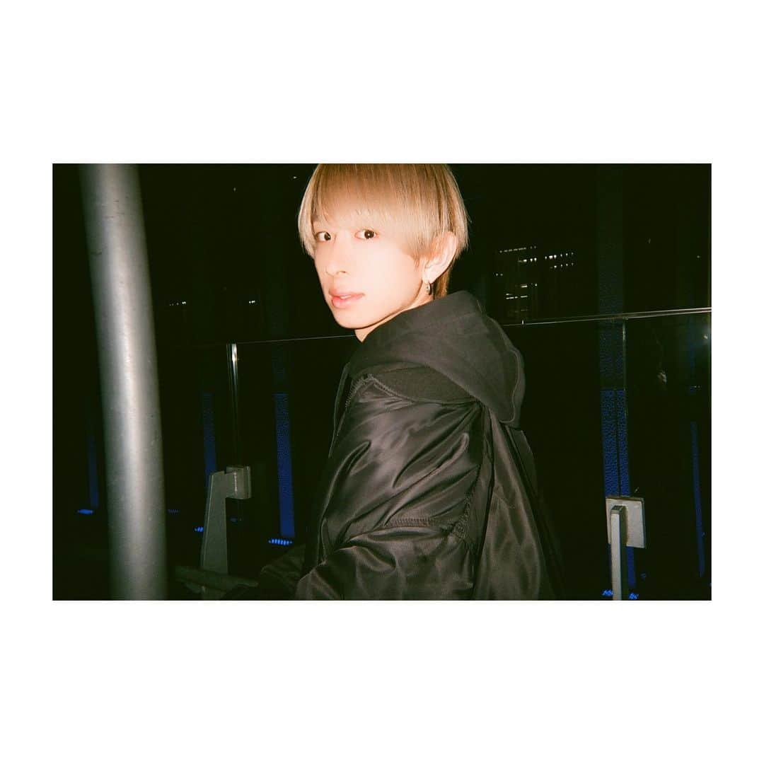 SHOYA【ANFiNY】のインスタグラム：「﻿ ﻿ ﻿ フィルムで遊んでみたよ〜！﻿ ﻿ ﻿ フィルムカメラおしゃれでめっちゃいいけど、携帯みたいに盛り機能ないの辛い😇ww﻿ ﻿ ﻿ ﻿ #anfiny #shoya #selfie #selca #f4f #l4likes #fff #asia #japan #japanese #좋아요반사 #일상 #셀카 #셀스타그램 #얼스타그램 #팔로우백 #맞팔해요 #filmphotography #film #filmcamera #写るんです」