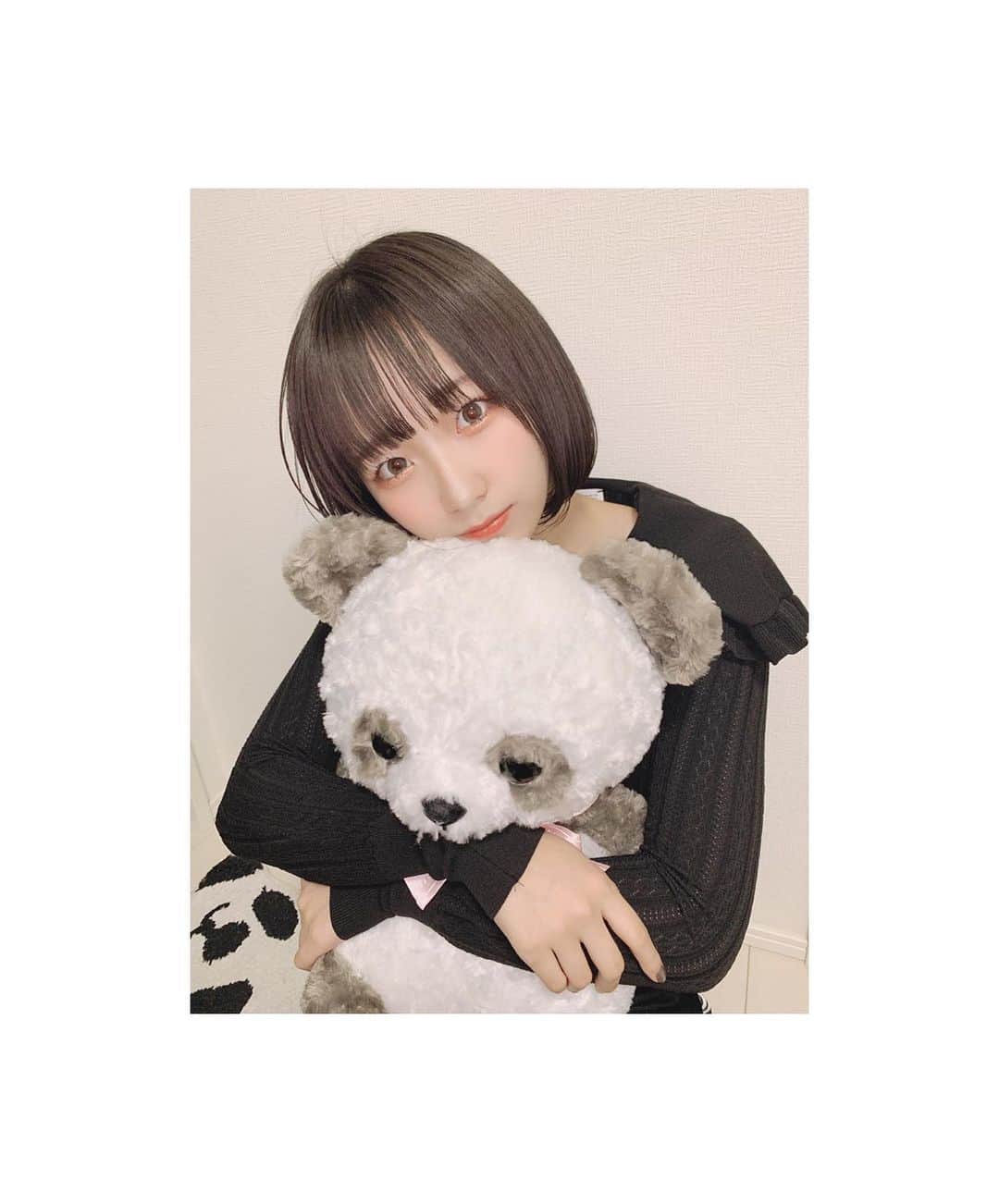 feelNEOのインスタグラム：「Instagram‼️ あけましておめでとうございます🐮 今年もよろしくお願いします🥺⭐️  今日いつもと違うメイクっっっ^_^  #feelNEO #あゆり」