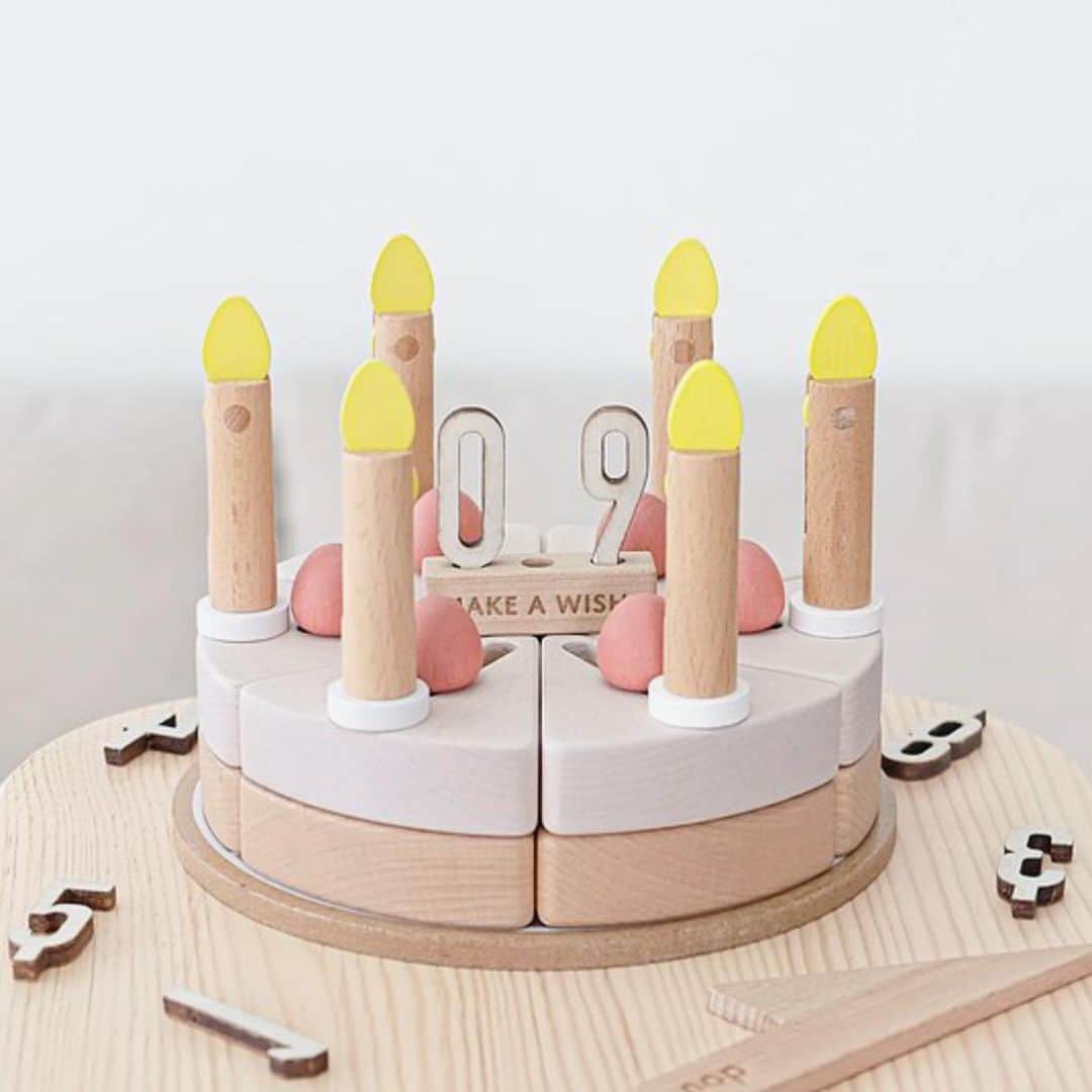 tocon (トコン) さんのインスタグラム写真 - (tocon (トコン) Instagram)「dou? make a wish . 息を吹きかけると 本物のローソクのように火を消すことができます🕯 . ケーキを切り分けてお皿に乗せてあげて、、、 誕生日のプレゼントにもぴったりのケーキのおもちゃです✨ . 口に入れても安心の塗料を使用しています🎂 . . #dou_toy」1月10日 21時30分 - tocon_srl