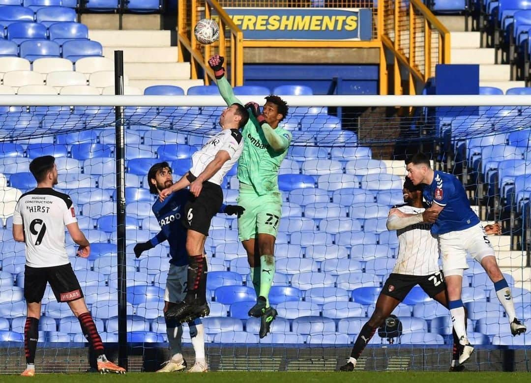 ジャマル・ブラックマンさんのインスタグラム写真 - (ジャマル・ブラックマンInstagram)「A frustrating result after such a strong performance from the lads, we stepped up and matched them man for man. Let’s build on that performance and go again #UTM 🔴⚪️」1月10日 21時41分 - jamalblackman