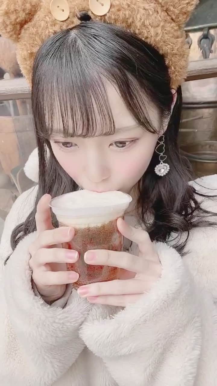 のインスタグラム：「まだ、コロナが流行ってない時にみゆちゃんとユニバデートした画像と動画を見返してマスクの無い世界が懐かしくなったよ。。。🧸﻿ ﻿ ﻿ #ユニバ#usj#ユニバーサルスタジオジャパン#ユニバフード#バタービール#ヒゲ#ティム#tim#ティムコーデ#usjコーデ#大阪#ブラウンコーデ﻿ ﻿ #過去pic」
