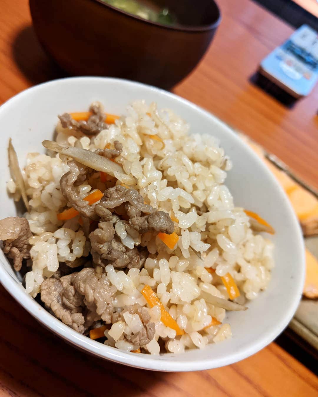 良田麻美さんのインスタグラム写真 - (良田麻美Instagram)「無性に食べたくなったシリーズ🥢  三枝子さんは本当にお料理が上手で、どうしても再現できないのが、『カニピラフ』と『肉飯』  どうしても肉飯が食べたくなって、作ってみた。  やっぱり違う🤔💦  もっと肉以外のこってり感が三枝子さんにはある！  難しい〜😭😭  実家に帰って、お料理教室して欲しいなぁ〜😋🥢  #母の味#肉飯#再現不可能レシピ」1月10日 21時43分 - asamiset