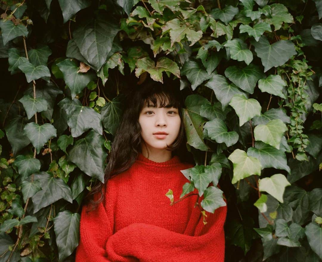 のインスタグラム：「Shizuru Takada @shzr_me wearing @tactac__official for “same here” ﻿ ﻿ 生きている時間を共有している﻿ わたし“ I ”とあなた“ YOU ”﻿ わたしたち“ WE ”は、今も同じ時間を生きています。﻿ デジタル化され、フィジカルなことから離れていく現在。﻿ 改めて人間にとっての時間の過ごし方、﻿ 生き方を考えさせられています。﻿ ﻿ そんな私たちは、今日も服を纏っています。﻿ そして、同じ時間を生きています。」