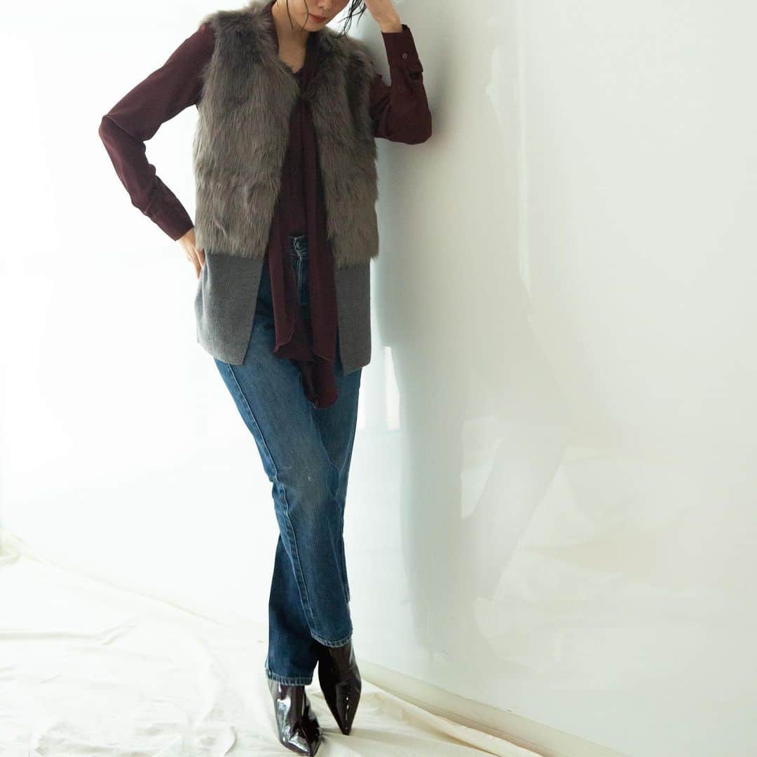 NARACAMICIE Japanさんのインスタグラム写真 - (NARACAMICIE JapanInstagram)「.﻿ Recommended styling﻿ ﻿ Chiffon Bow-tie Blouse﻿ 品番：10-02-01-026﻿ ﻿ ▶️WINTER SALE MAX50%OFF!! オンラインストアではSALE価格から更に10%OFF!﻿ プロフィールURLからチェックしていただけます✨﻿ ﻿ #naracamicie #fashion #2020aw #2020秋冬 #秋冬 #ブラウスコーデ #ブラウス #ボウタイブラウス #カジュアル #カジュアルコーデ #カジュアルファッション #ナラコーデ #大人カジュアル #大人カジュアルコーデ #大人コーデ #大人コーディネート #上品カジュアル #上品コーデ #上品 #上品スタイル #大人フェミニン #フェミニン #オンオフ #きれいめカジュアル #きれいめコーデ #きれいめファッション #大人きれいめコーデ #大人きれい #お仕事コーデ #きちんと見え」1月10日 21時47分 - naracamicie_jp