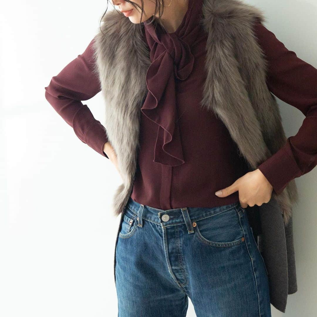 NARACAMICIE Japanさんのインスタグラム写真 - (NARACAMICIE JapanInstagram)「.﻿ Recommended styling﻿ ﻿ Chiffon Bow-tie Blouse﻿ 品番：10-02-01-026﻿ ﻿ ▶️WINTER SALE MAX50%OFF!! オンラインストアではSALE価格から更に10%OFF!﻿ プロフィールURLからチェックしていただけます✨﻿ ﻿ #naracamicie #fashion #2020aw #2020秋冬 #秋冬 #ブラウスコーデ #ブラウス #ボウタイブラウス #カジュアル #カジュアルコーデ #カジュアルファッション #ナラコーデ #大人カジュアル #大人カジュアルコーデ #大人コーデ #大人コーディネート #上品カジュアル #上品コーデ #上品 #上品スタイル #大人フェミニン #フェミニン #オンオフ #きれいめカジュアル #きれいめコーデ #きれいめファッション #大人きれいめコーデ #大人きれい #お仕事コーデ #きちんと見え」1月10日 21時47分 - naracamicie_jp