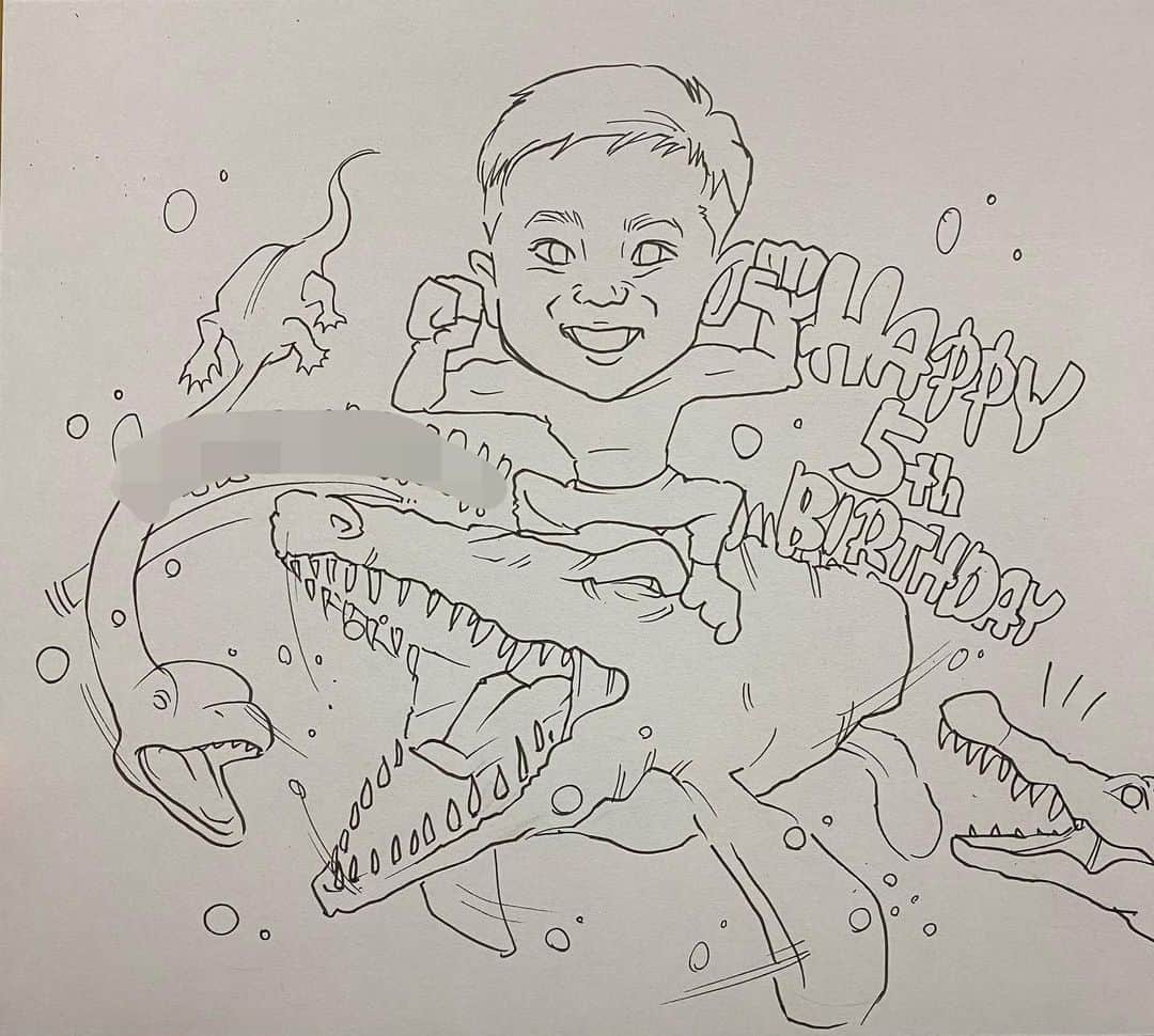 似顔絵★𝗚𝗢𝗥𝗜𝗞𝗜𝗡𝗚さんのインスタグラム写真 - (似顔絵★𝗚𝗢𝗥𝗜𝗞𝗜𝗡𝗚Instagram)「誕生日は、あと二週間くらい先だけど、 息子へ、 早めにお祝い似顔絵❤️❤️ 先程お祝いコメントいただいた方すいません😅✨💦 . . 毎年なんかしら書いてるけど、 今回少し難題でしたw . . 海の恐竜、 #モササウルス　と、 #首長竜  そして、 #ワニ　🐊ww . . サンプルも兼ねて描いてるから、 海中の感じを頑張って表現してみたーーーー🔥🔥🔥  . . 息子よーめちゃくちゃ喜んでくれーーーーーーーー🙏ww . . 小さい彼氏とよく言うけど、 ほんとにそうで、 どんな美しいモデルさんより、 どんだけ凄まじいすっぴんむっくむくのむくれ顔でも ママが1番可愛いよ❤️と言ってくれる😭❤️w  . . これこらも元気で、 強くて優しい男に育ってくれ❤️w  . . .  ❌❌現在は、予約受付終了してます❌❌ 。 . . .  2020年度ご予約のお客✨ 現在155番までの方へ案内中です🌟✨💕 DMの確認いただきgmailへ返信宜しくお願い致します🙇‍♀️🌟✨✨ . . . .  次回の予約応募は、2020年のご予約分を書き終える予定の 2021年春頃の、、、予定です。 ※あくまでも予定なので前後します🙇‍♀️ . . . .  オーダー再開の際には 人数制限あるため必ず予約ができるわけではございません。 そのことも踏まえた上で 次回ご検討いただけると嬉しいです(^^) . . また、結婚式の使用を考えてくださる方も多いです✨  前々からお伝えしていますが、 基本的に予約順に対応しているため、 近々の納期を希望される方は、 対応できないこともあるので、 あらかじめご了承ください💦 . . . . . ※今回予約が取れた方へ※ . .  写真がまだ用意できてない、入金が遅れそうなど、状況により、順番が前後することもございます‼️ あらかじめご了承ください。 。 . . . また、芸能人、キャラクターのオーダー、パロディ風オーダーはお断りしています。  芸能人については、ご本人様に直接プレゼントなどはOKです。 . . . . . . 💰料金表は過去投稿記事みてね❤💰 . . . . . ➡️ハッシュタグ⇨ goriking117料金表2019⬅️ . . ✨✨✨✨✨✨✨✨✨✨✨✨✨✨✨✨ @by.goriking のアカウントでは、 過去書かせて頂いたお客様方からの、 似顔絵のその後のお写真をいただき、 投稿しております^ - ^❤️❤️ 玄関に飾ってある似顔絵、 渡した瞬間のお写真、 ご本人とのお写真などなど💕 いろんな場面でのお写真お待ちしております^ - ^✨⭐️ . . .  #似顔絵#息子#誕生日#5歳#happybirthday#HBD#🎂#プレゼン#pencildrawing#drawing#pencil#illust#painting#art#artwork#絵描きさんと繋がりたい#似顔絵師#gorikingの似顔絵屋さん#可愛い#子供#kids_japan #comicart#anime#animeart#comicartist#animejapan#초상화」1月10日 21時50分 - goriking117