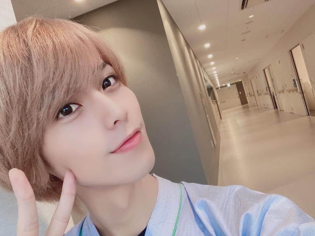 北村エレンのインスタグラム：「うちの病院は廊下が長いんだ〜」