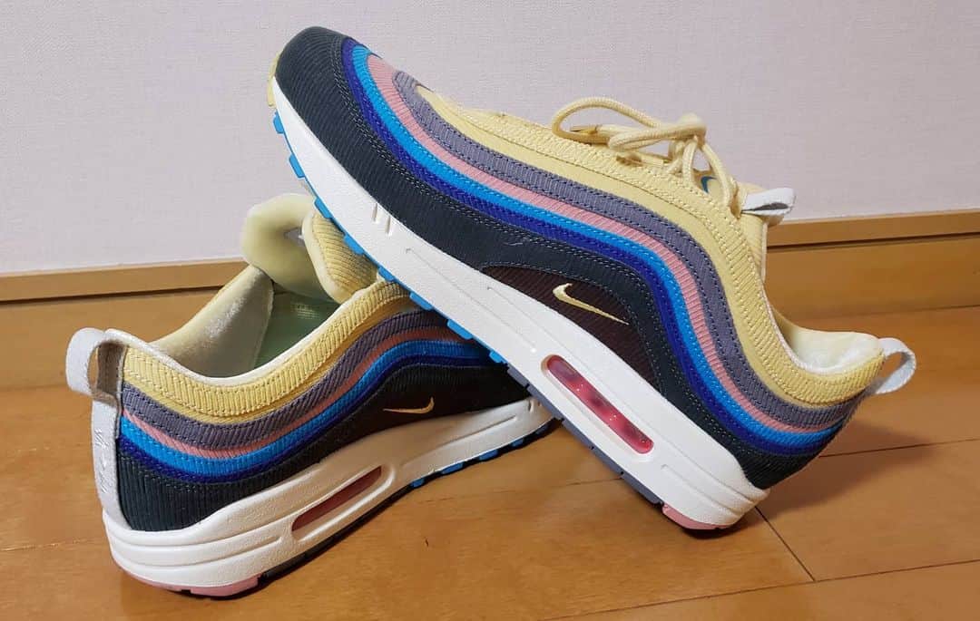萩野公介のインスタグラム：「New sneakers 👟  #sneakers  #airmax97seanwotherspoon」