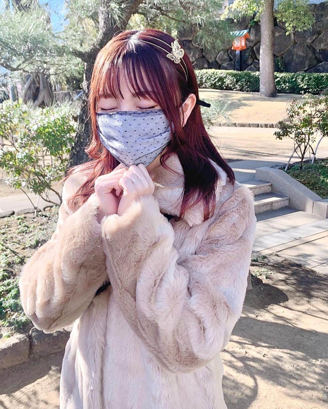 廣川奈々聖さんのインスタグラム写真 - (廣川奈々聖Instagram)「少し前に 初詣に行ったときの写真🐕⛩﻿ ﻿ マスクを二枚重ねして感染対策をより強めてるよ！﻿ 効果あるかな ……¨̮ ﻿ ﻿ 世の中が大変な状況でも、﻿ 日常の幸せをちゃんと感じられる1年でありますように！ ﻿ ﻿ ﻿ ﻿  ﻿ Message in English ︎︎☁︎︎*. How was your new year's holiday? ﻿ ﻿ I visited a shrine to make wishes for new year.﻿ I hope that this will be a wonderful year for everyone.💫﻿ ﻿ ﻿ ﻿ ﻿ ﻿#初詣#マスクメイク#ピンクメイク#冬コーデ @wasuta.world」1月10日 22時03分 - nanaseven7_u_u