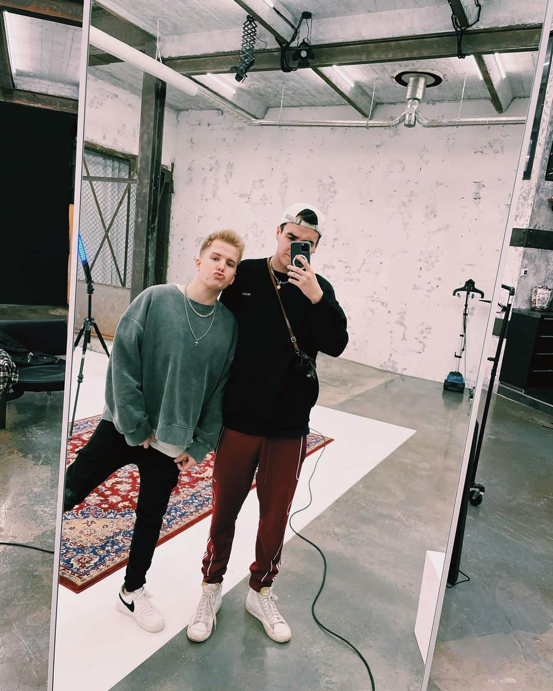 Kayefさんのインスタグラム写真 - (KayefInstagram)「Wenn man selbst mit Weitwinkelobjektiv neben @matsmitzett aussieht wien Schlumpf 😂」1月10日 22時04分 - kayefofficial