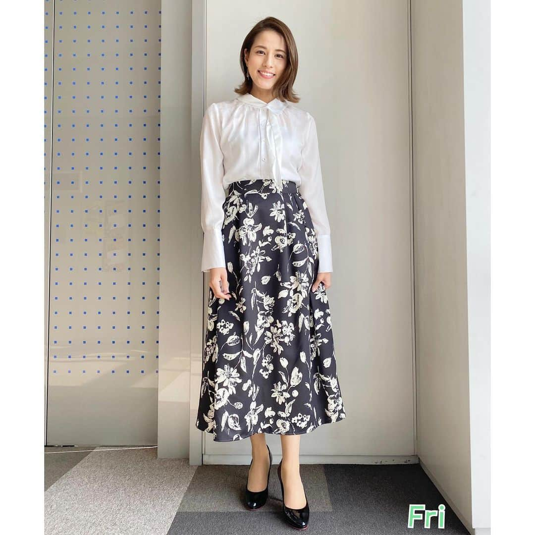 永島優美さんのインスタグラム写真 - (永島優美Instagram)「* 👗Weekly Coordinate（1/4-）👠 * 今年最初の#weeklyコーデ です☺️ 白シャツはなんだか気分がシャキッとしますね✨  - - - - - - - - - - - - - - - - - - - - - - - 👗#weeklyコーデ （Mon＆Tue ▶︎ Wed＆Thu ▶︎ Fri＆Sun） #coordinate #めざましテレビ」1月10日 22時08分 - yuumi_nagashima