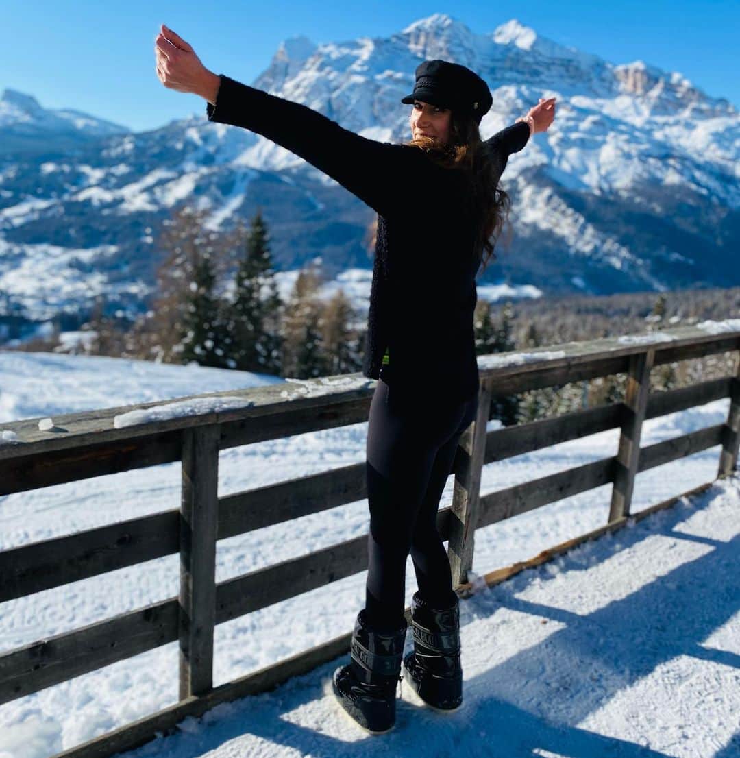 ロビン・デクライフのインスタグラム：「When life gives you snow, make a ⛄️ ... or something with lemons.. Same thing」