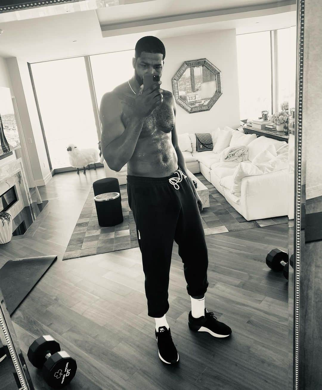 トリスタン・トンプソンさんのインスタグラム写真 - (トリスタン・トンプソンInstagram)「Happy Sunday Everyone!  💪🏾😤💪🏾」1月11日 3時43分 - realtristan13